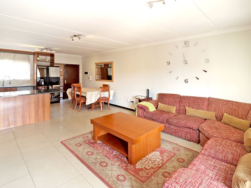 Hidden Gem with a Large Garden – 3 Bedroom Ground Floor Apartment in Barbeque Downs - Photo 5
