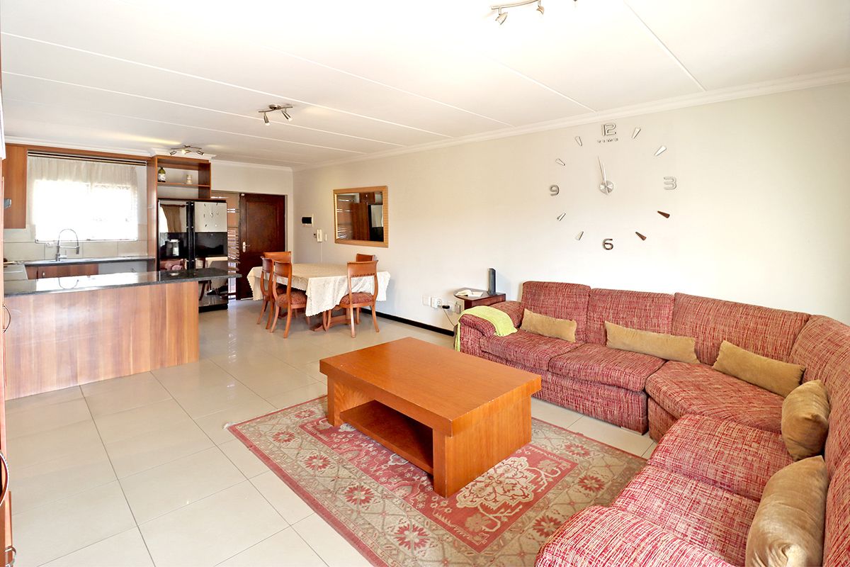 Hidden Gem with a Large Garden – 3 Bedroom Ground Floor Apartment in Barbeque Downs - Photo 5