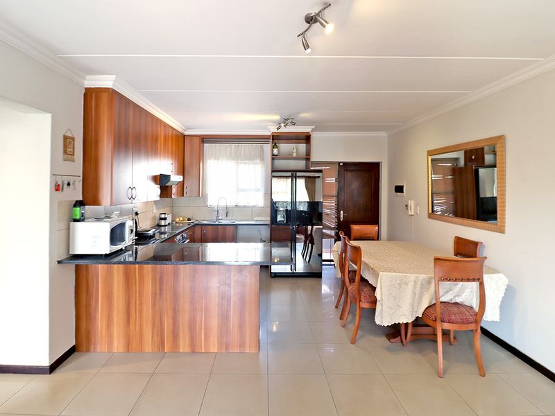 Hidden Gem with a Large Garden – 3 Bedroom Ground Floor Apartment in Barbeque Downs - Photo 4