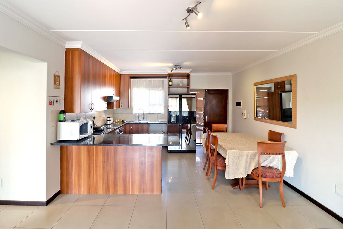 Hidden Gem with a Large Garden – 3 Bedroom Ground Floor Apartment in Barbeque Downs - Photo 4