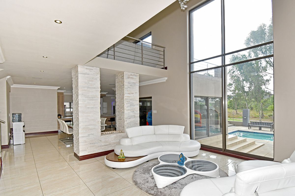 Seamless Living Between Architecture and Nature without leaving modern luxury behind. - Photo 5