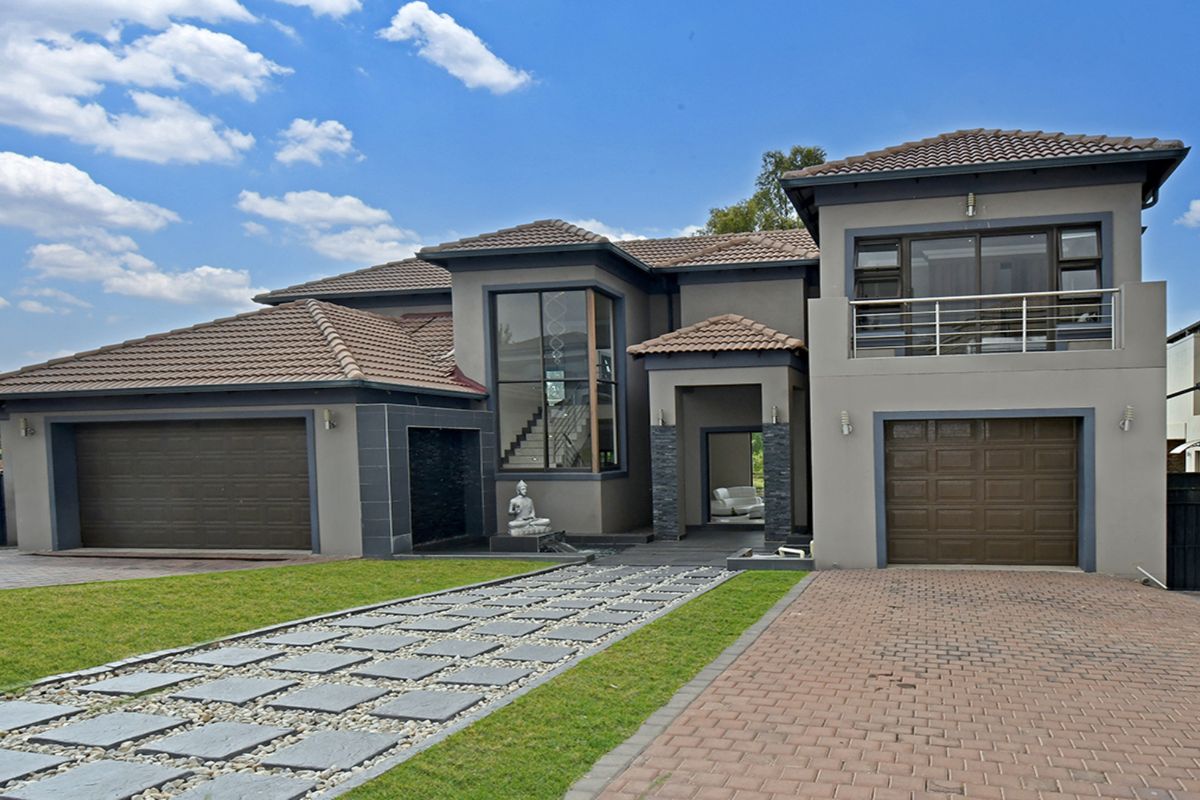 Seamless Living Between Architecture and Nature without leaving modern luxury behind. - Photo 2