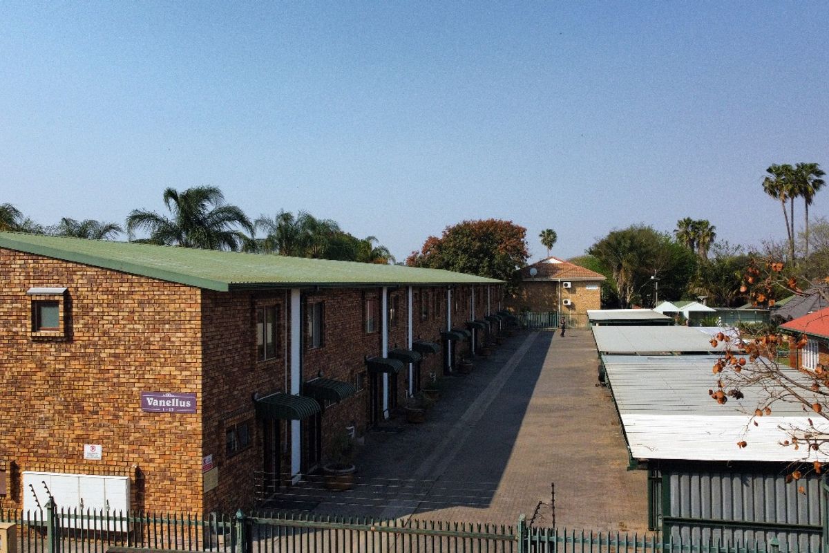 Price reduced on a  very neat 2 bedr town house in Rietfontein on sale - Photo 3