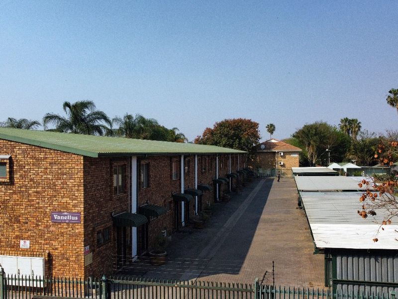 Price reduced on a  very neat 2 bedr town house in Rietfontein on sale - Photo 3