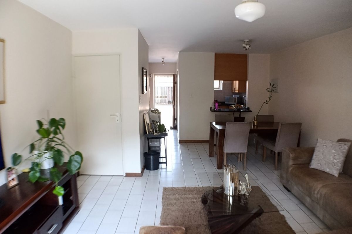 Price reduced on a  very neat 2 bedr town house in Rietfontein on sale - Photo 5