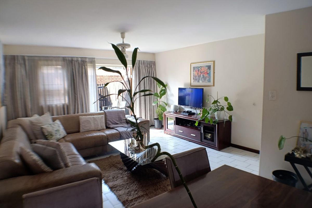 Price reduced on a  very neat 2 bedr town house in Rietfontein on sale - Photo 4