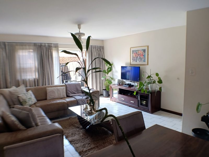 Price reduced on a  very neat 2 bedr town house in Rietfontein on sale - Photo 4