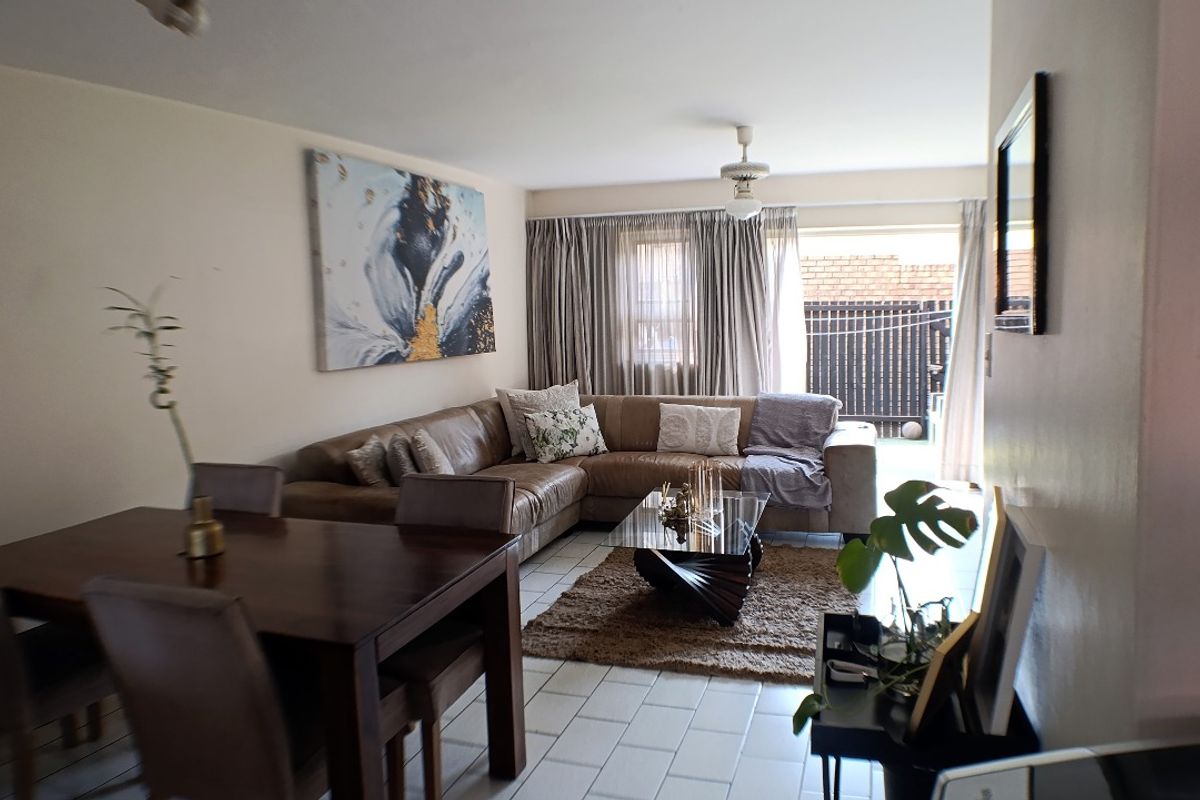 Price reduced on a  very neat 2 bedr town house in Rietfontein on sale - Photo 2