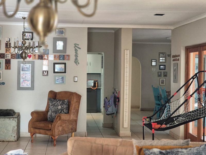 Spacious family home - Photo 9