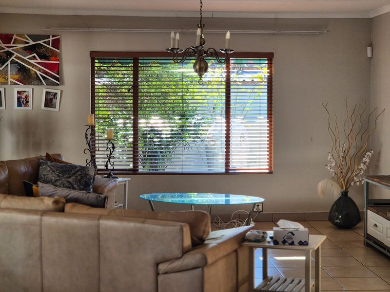 Spacious family home - Photo 8