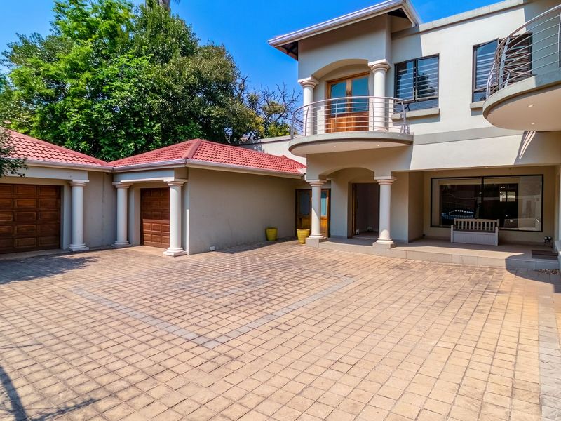 A BETTER BEDFORDVIEW 8 BEDROOM  OPULENT RESIDENCE - Photo 2