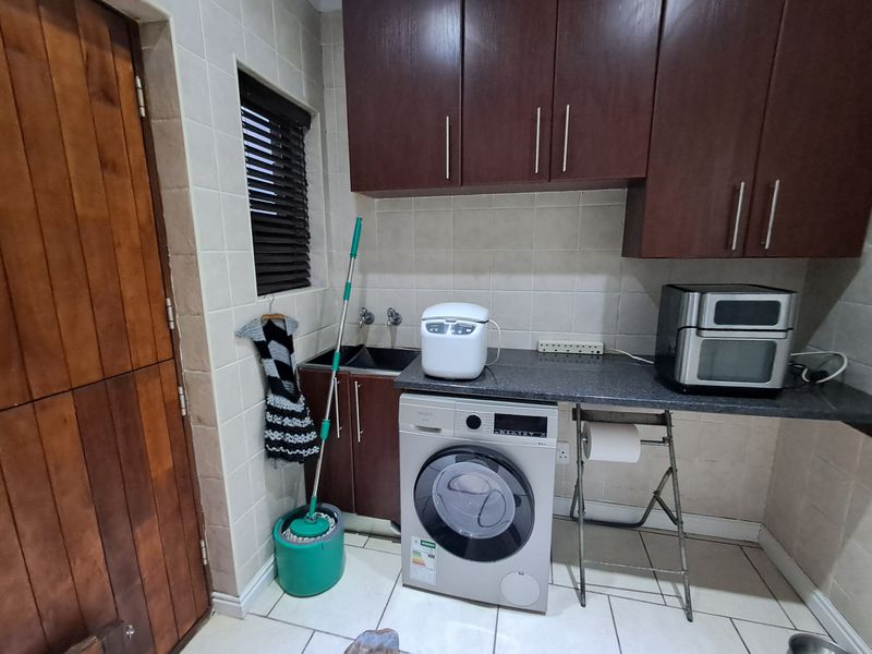 A Modern Entertainer's Dream - Photo 9