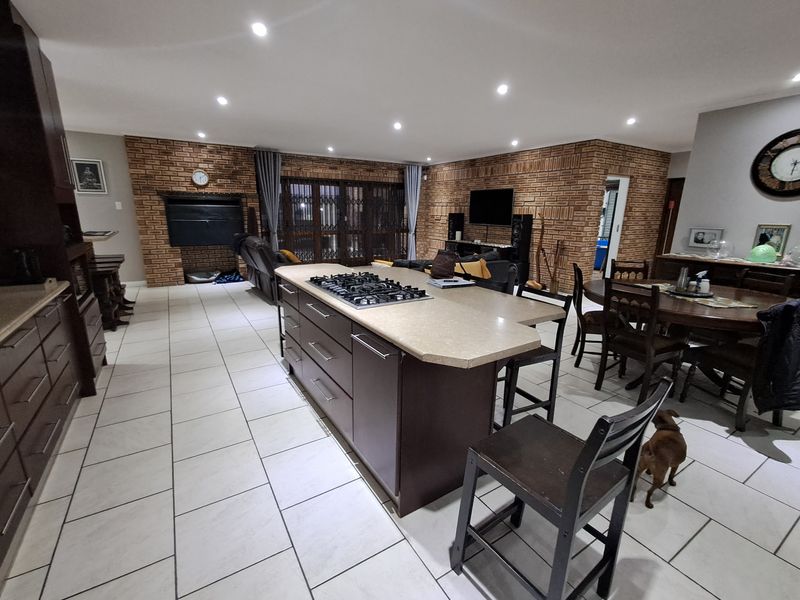 A Modern Entertainer's Dream - Photo 10