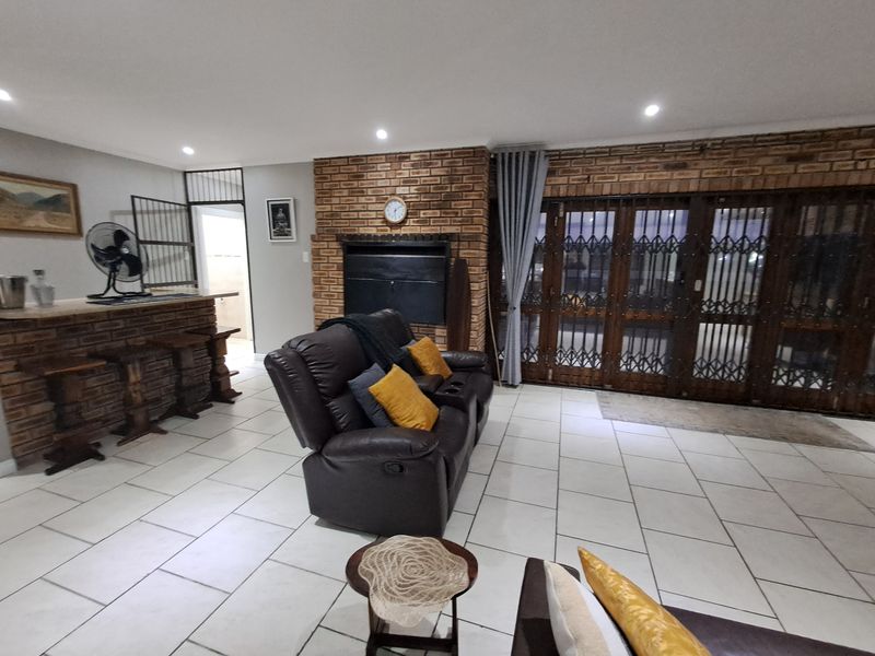 A Modern Entertainer's Dream - Photo 7