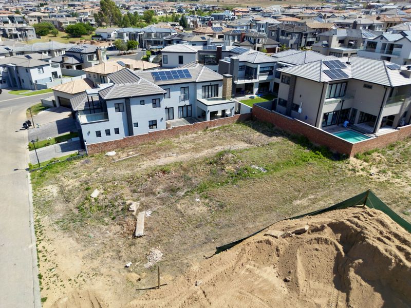 Endless Possibilities: Design your vision with elegance, security & luxury on this stand. - Photo 2