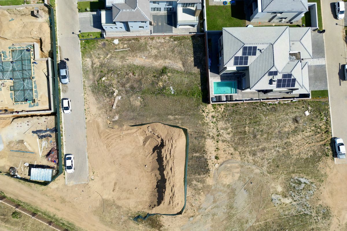 Endless Possibilities: Design your vision with elegance, security & luxury on this stand. - Photo 3