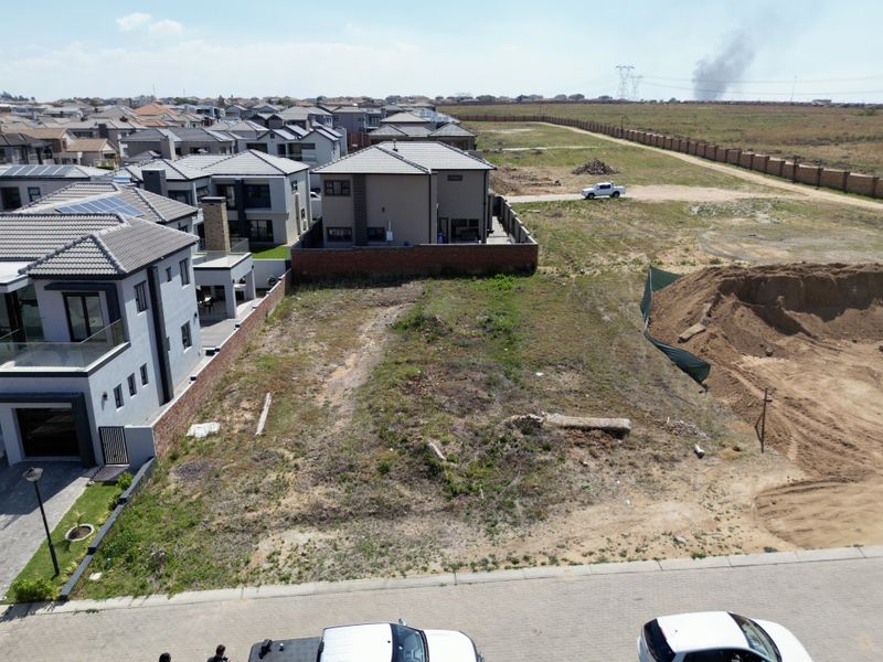 Endless Possibilities: Design your vision with elegance, security & luxury on this stand. - Photo 9