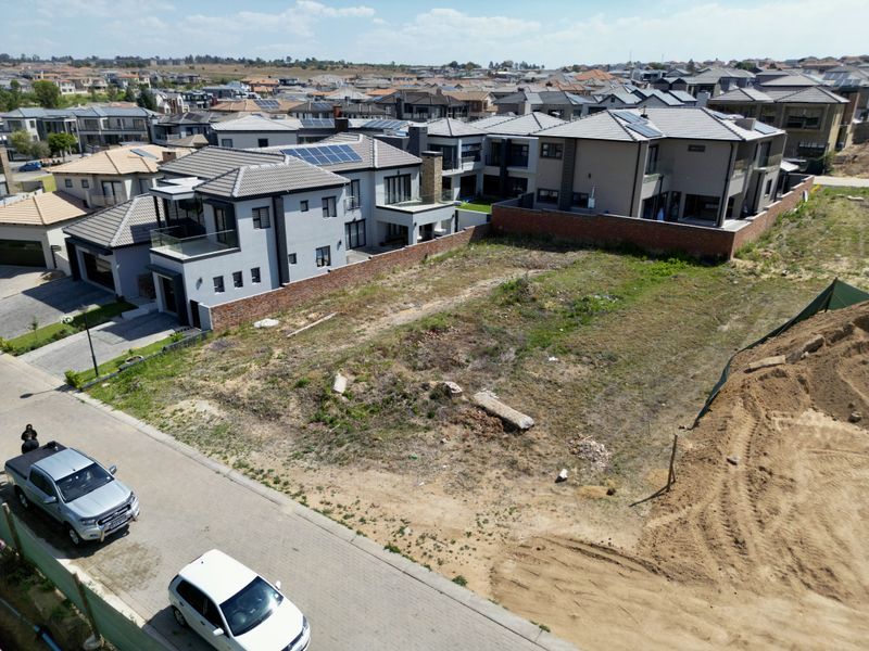 Endless Possibilities: Design your vision with elegance, security & luxury on this stand. - Photo 4