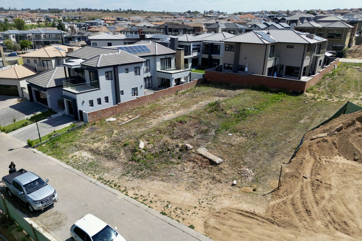 Endless Possibilities: Design your vision with elegance, security & luxury on this stand. - Photo 4