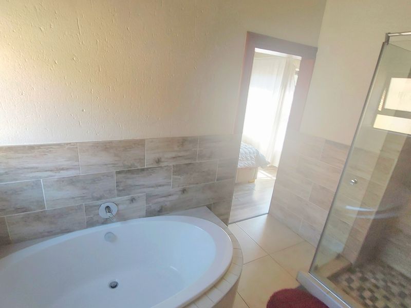 Beautiful, Modern and Move in Ready! - Photo 9