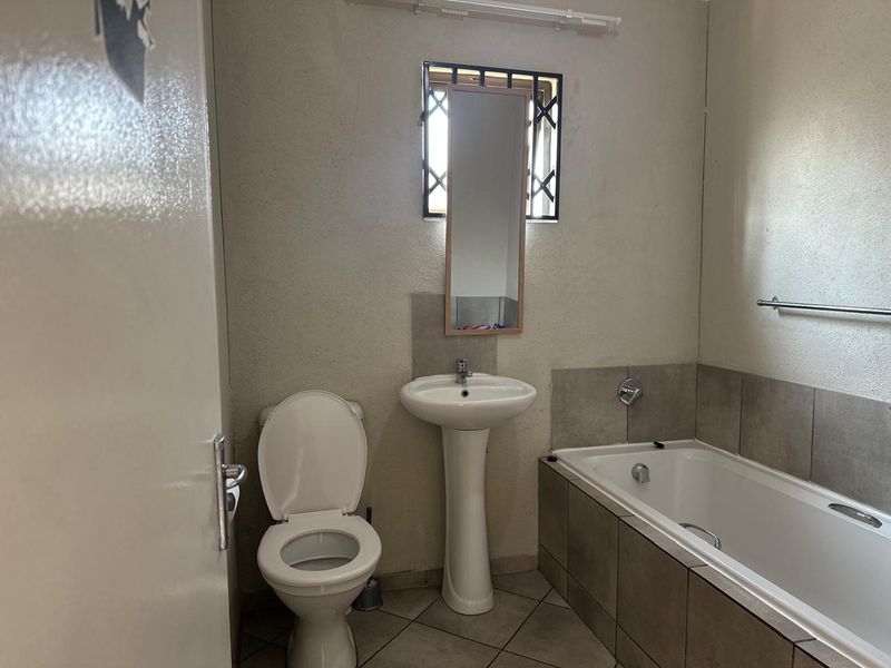 Charming 3 bedroom home - Photo 9