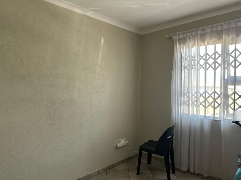 Charming 3 bedroom home - Photo 8