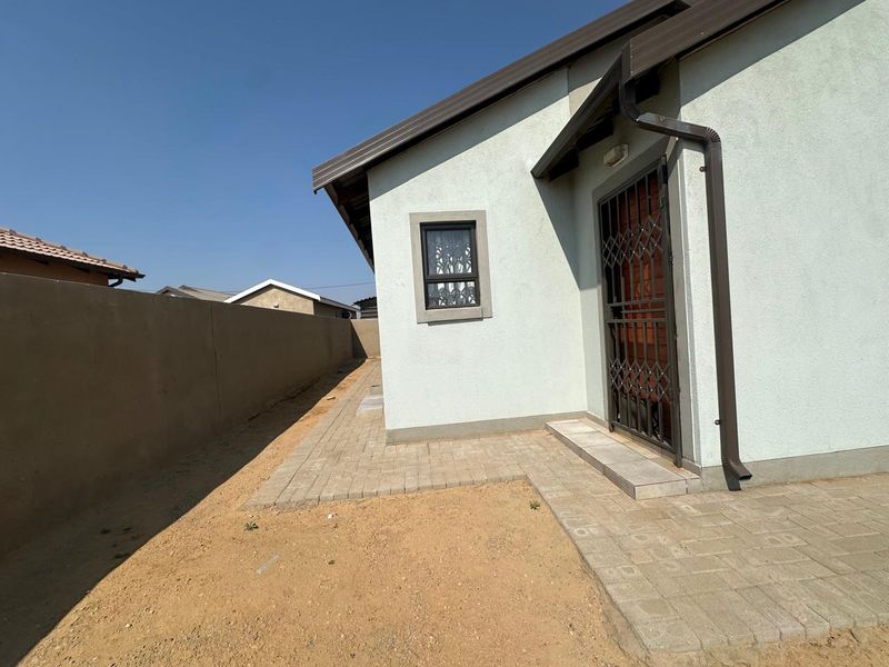 Charming 3 bedroom home - Photo 2