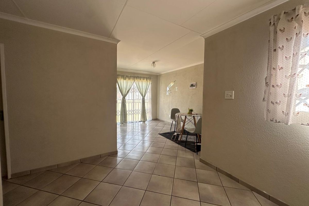 Charming 3 bedroom home - Photo 4