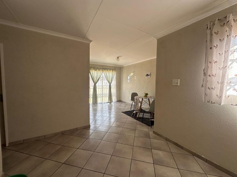 Charming 3 bedroom home - Photo 4