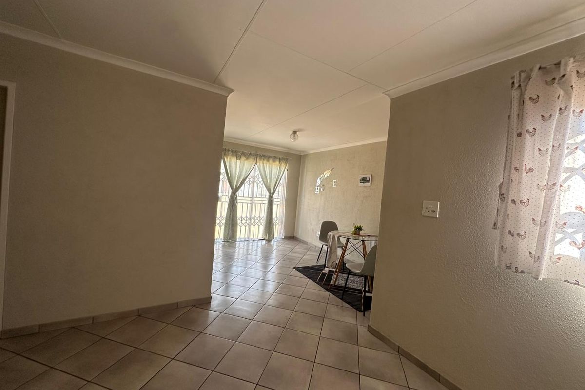 Charming 3 bedroom home - Photo 5