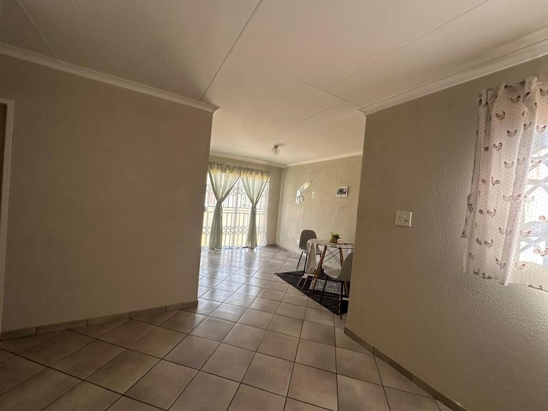 Charming 3 bedroom home - Photo 5