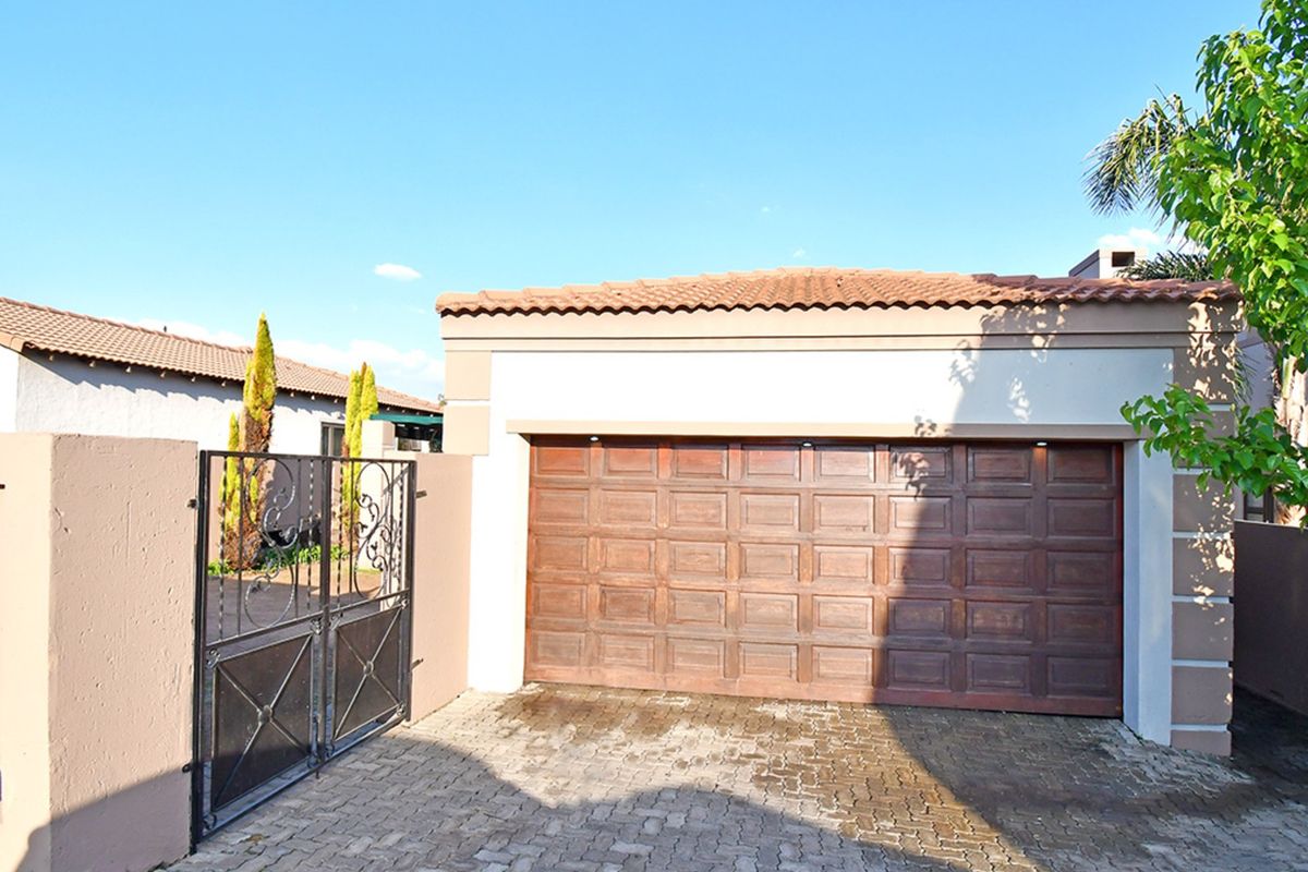 Lock up and go with space to make it your own! - Photo 2