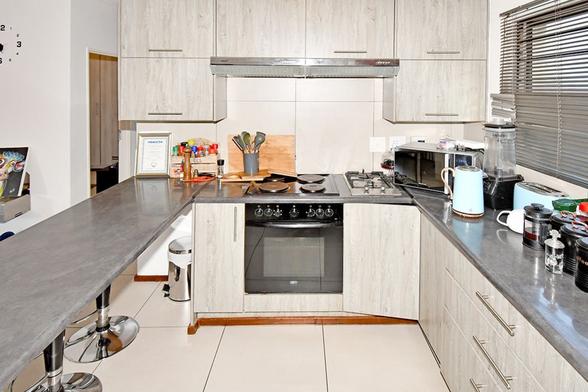 Lock up and go with space to make it your own! - Photo 4