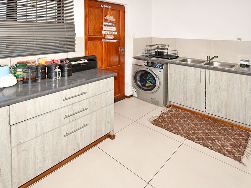 Lock up and go with space to make it your own! - Photo 5