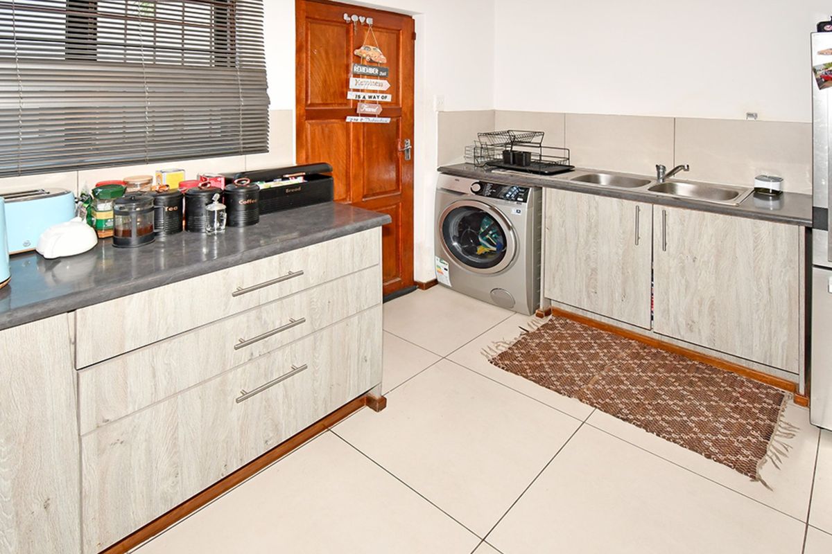 Lock up and go with space to make it your own! - Photo 5