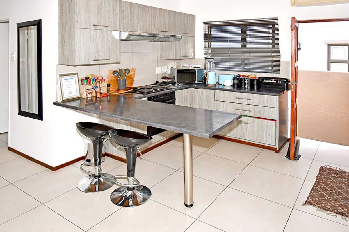 Lock up and go with space to make it your own! - Photo 3