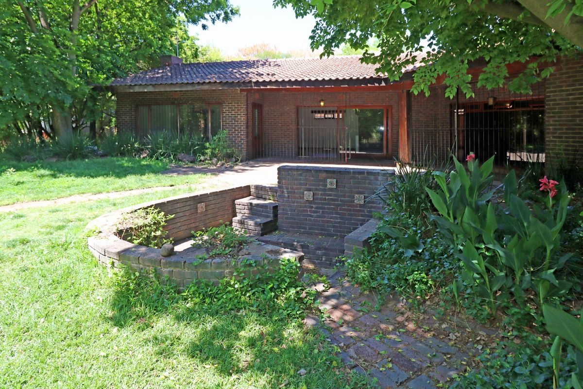 Beautifully Treed Retreat in a Sought-After Location - Photo 2