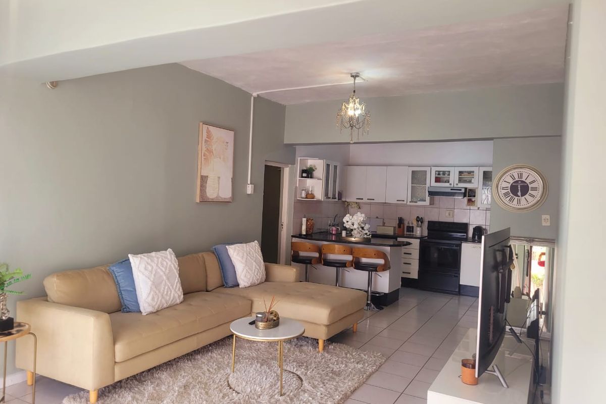 3 Bedroomed ground floor unit in a small complex - Photo 3