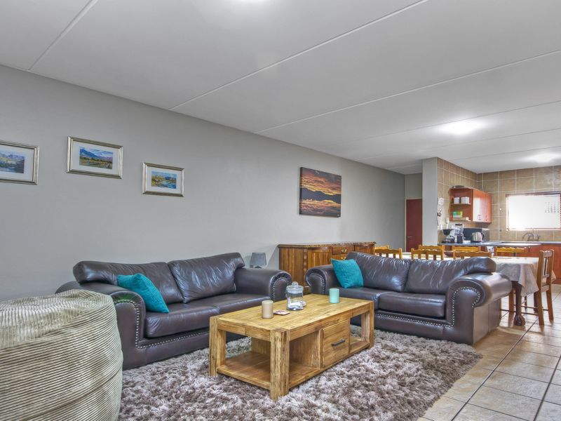 Lock-Up-and-Go Ground Floor Apartment in Sunninghill - Photo 6