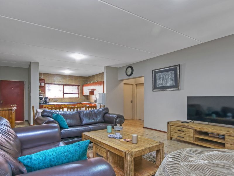 Lock-Up-and-Go Ground Floor Apartment in Sunninghill - Photo 5