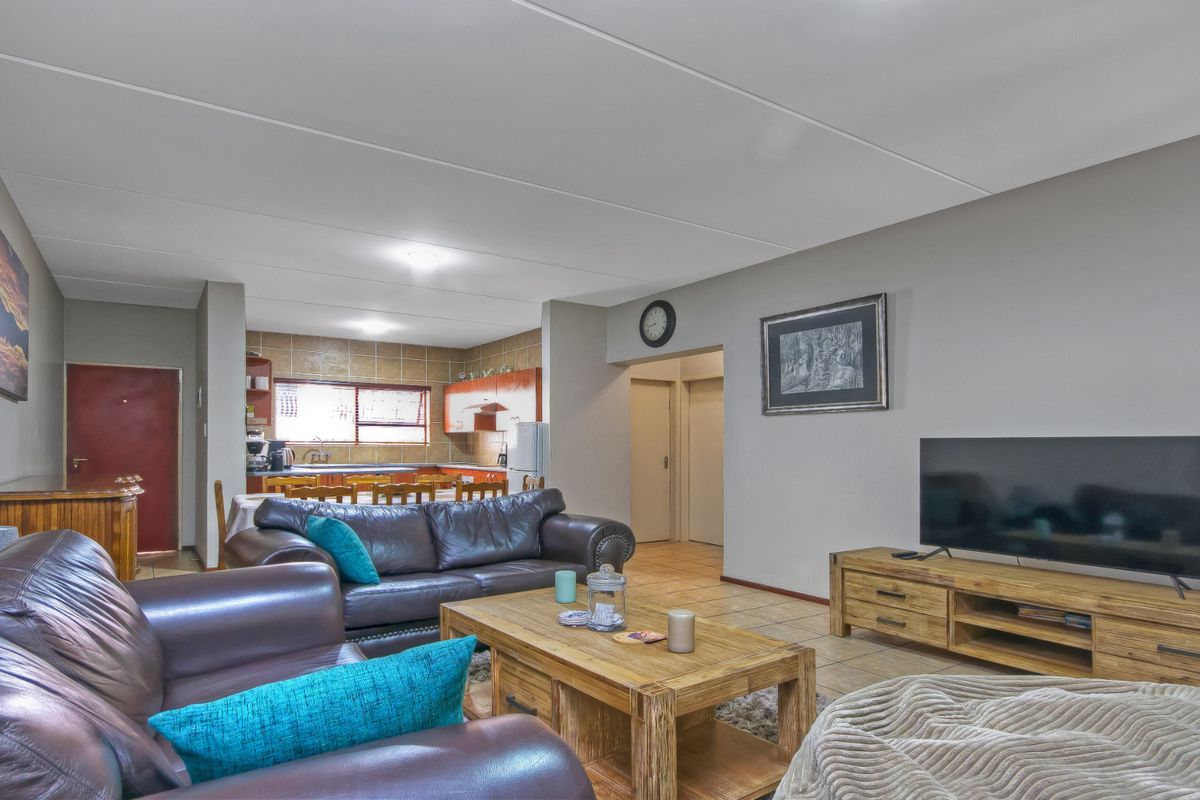 Lock-Up-and-Go Ground Floor Apartment in Sunninghill - Photo 5