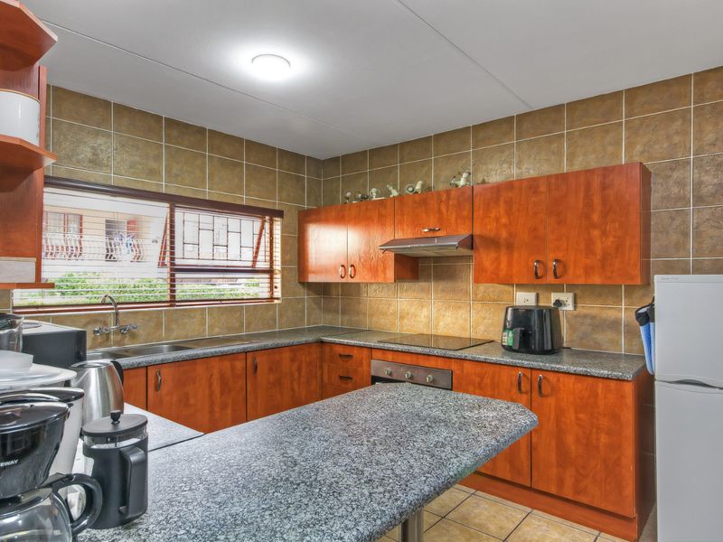 Lock-Up-and-Go Ground Floor Apartment in Sunninghill - Photo 3