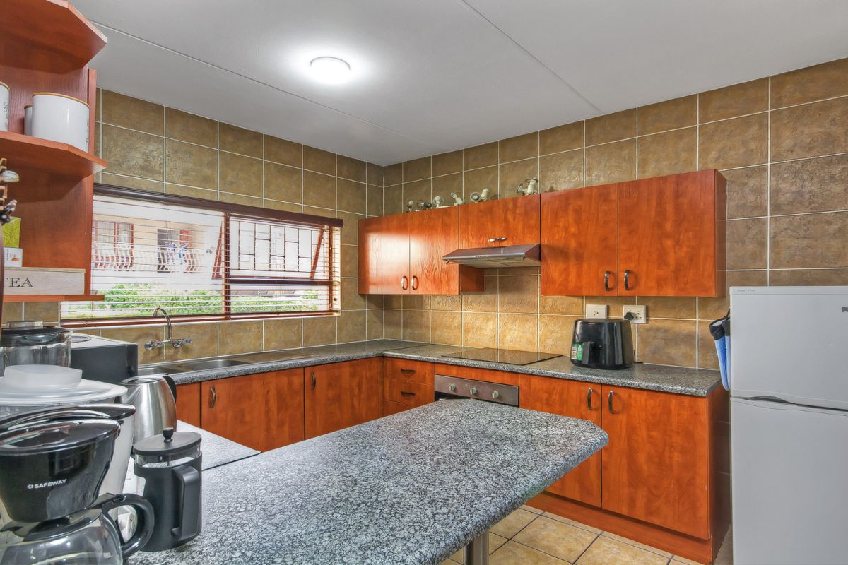 Lock-Up-and-Go Ground Floor Apartment in Sunninghill - Photo 3