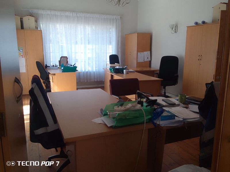 Sspacious 4 Bedroom Home with Flatlet in Miederpark Potchefstroom - Photo 4