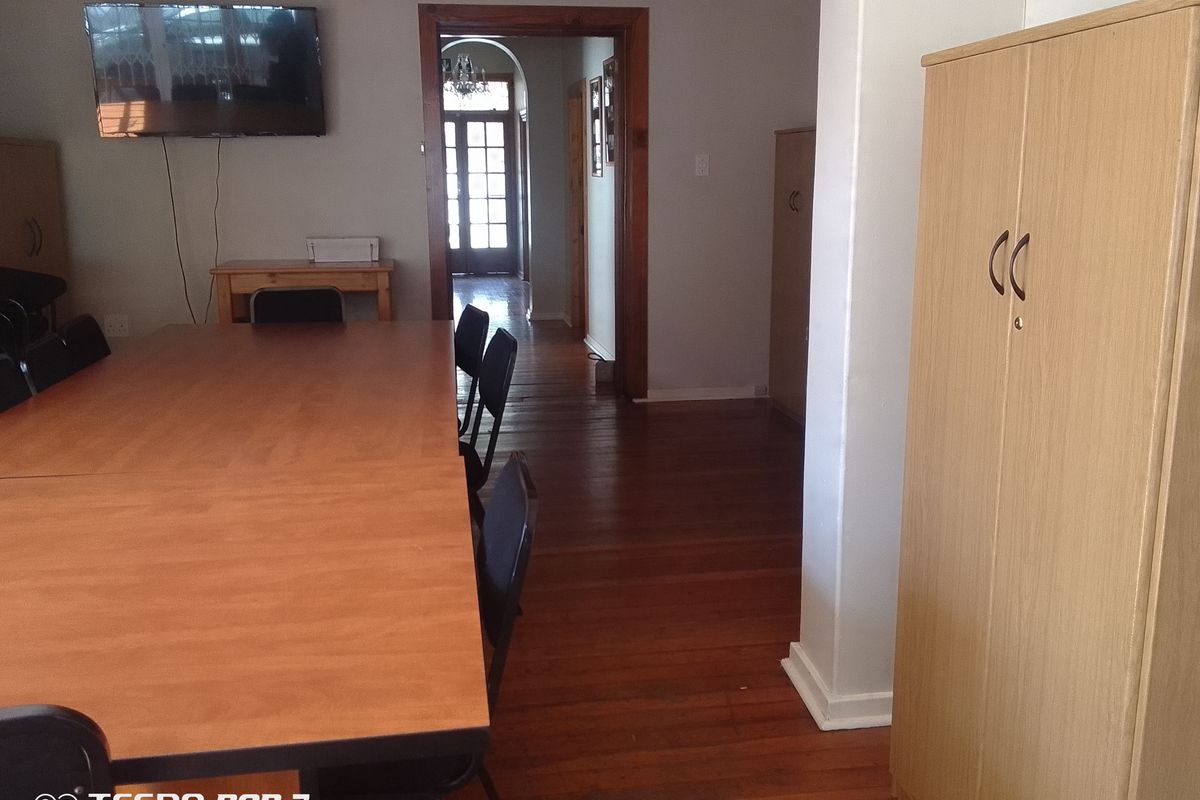 Sspacious 4 Bedroom Home with Flatlet in Miederpark Potchefstroom - Photo 3