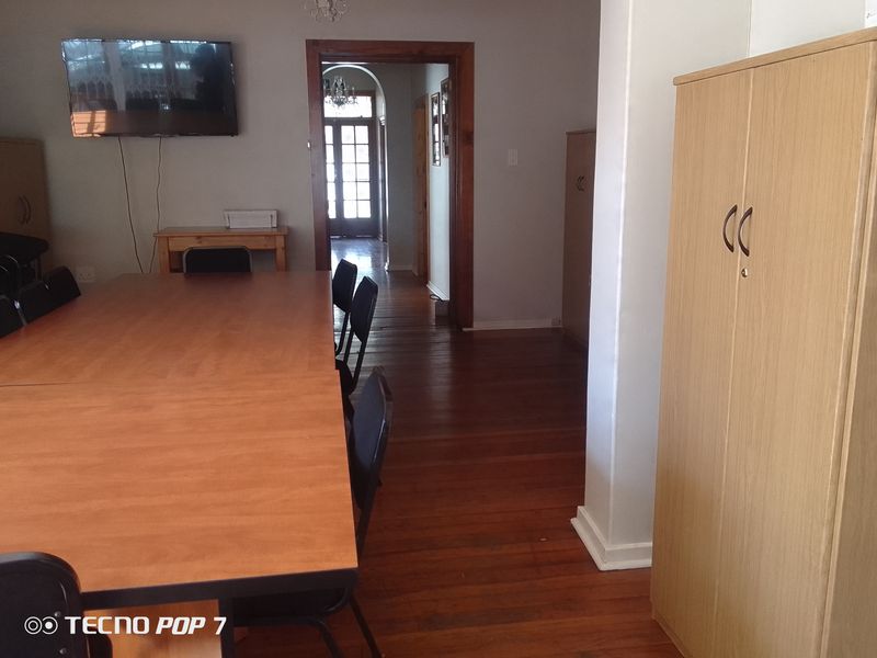 Sspacious 4 Bedroom Home with Flatlet in Miederpark Potchefstroom - Photo 3