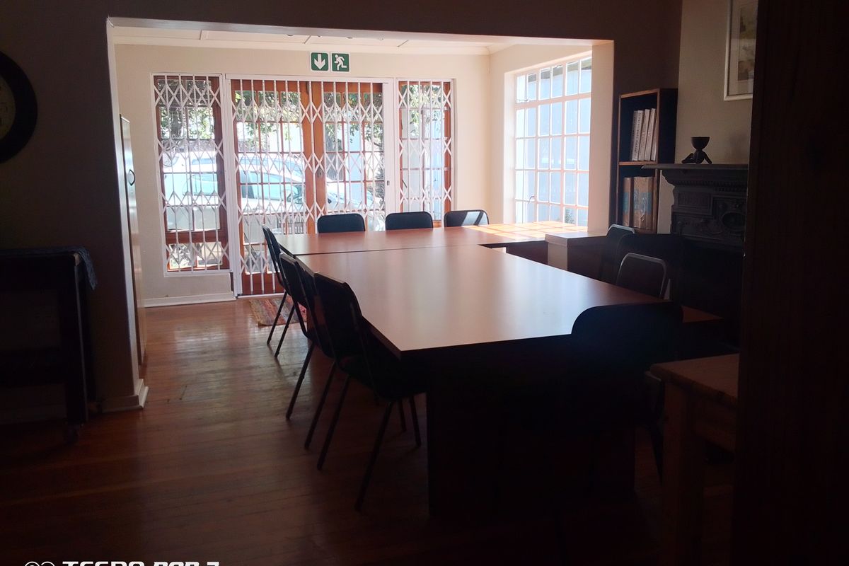 Sspacious 4 Bedroom Home with Flatlet in Miederpark Potchefstroom - Photo 2