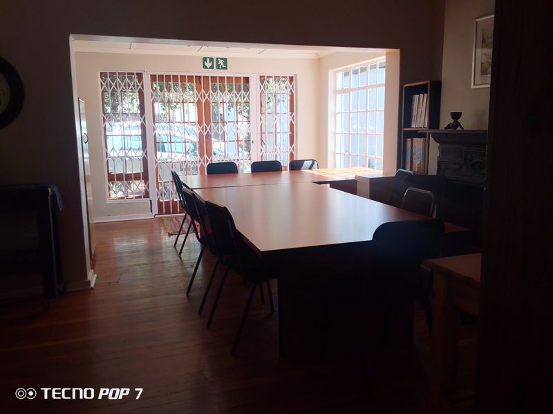 Sspacious 4 Bedroom Home with Flatlet in Miederpark Potchefstroom - Photo 2