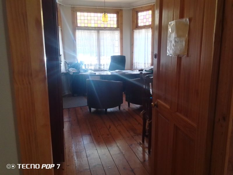 Sspacious 4 Bedroom Home with Flatlet in Miederpark Potchefstroom - Photo 10
