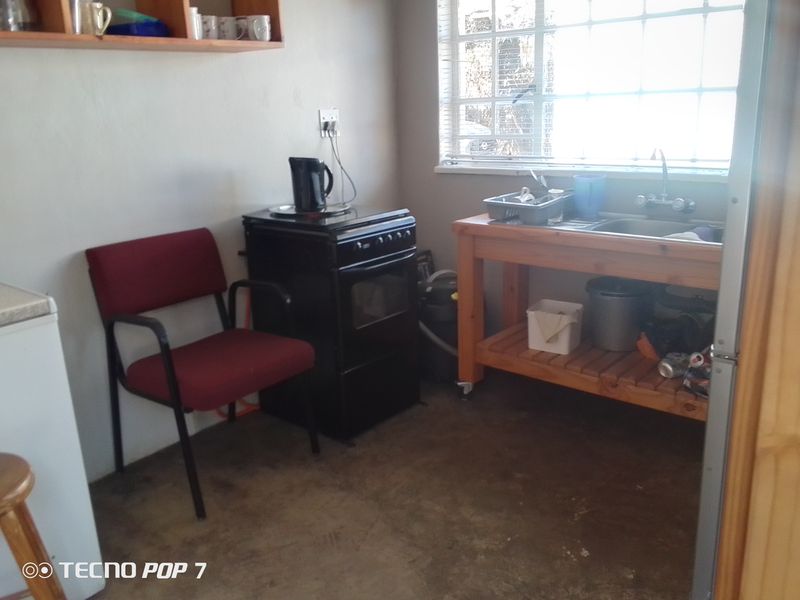 Sspacious 4 Bedroom Home with Flatlet in Miederpark Potchefstroom - Photo 8